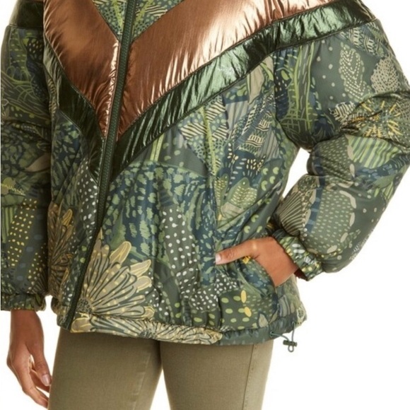 Farm Rio, NWT,Green Metallic Leopard Print Reversible Puffer Jacket, Size Small - Picture 13 of 16